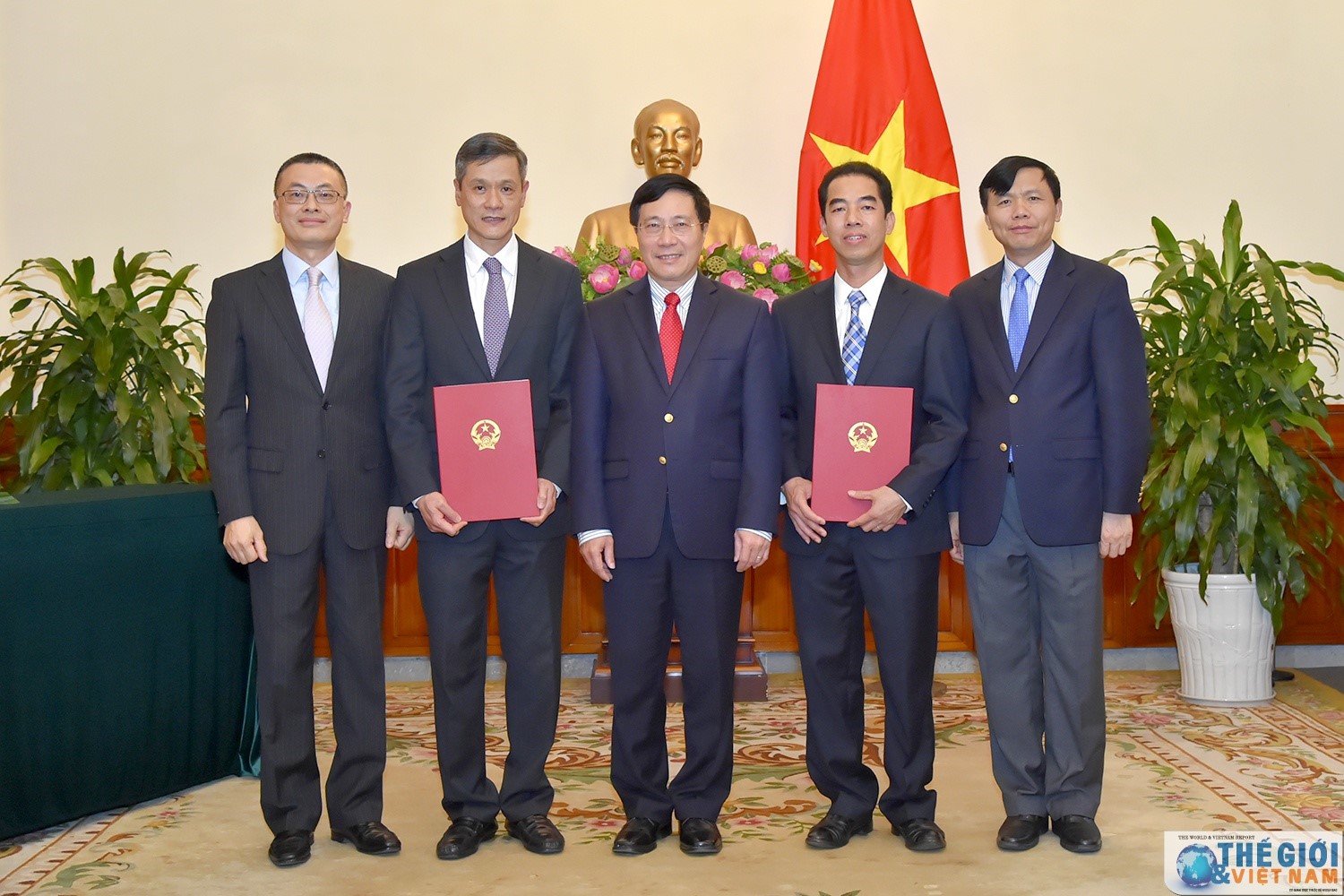 trao quyet dinh bo nhiem tro ly bo truong ngoai giao